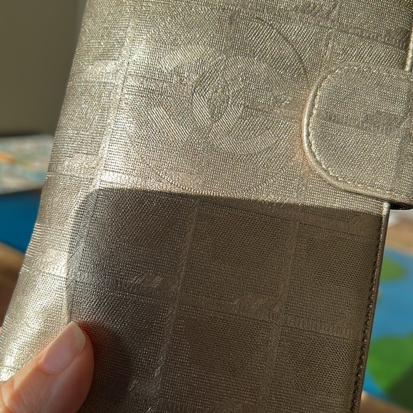 Chanel French Purse. - Picture 3 of 15